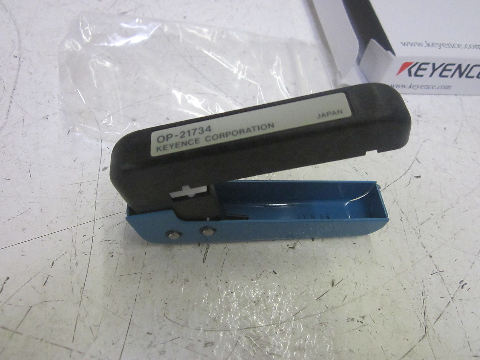 KEYENCE OP-21734 TOOL MIL IDC CONNECTORS NSMP