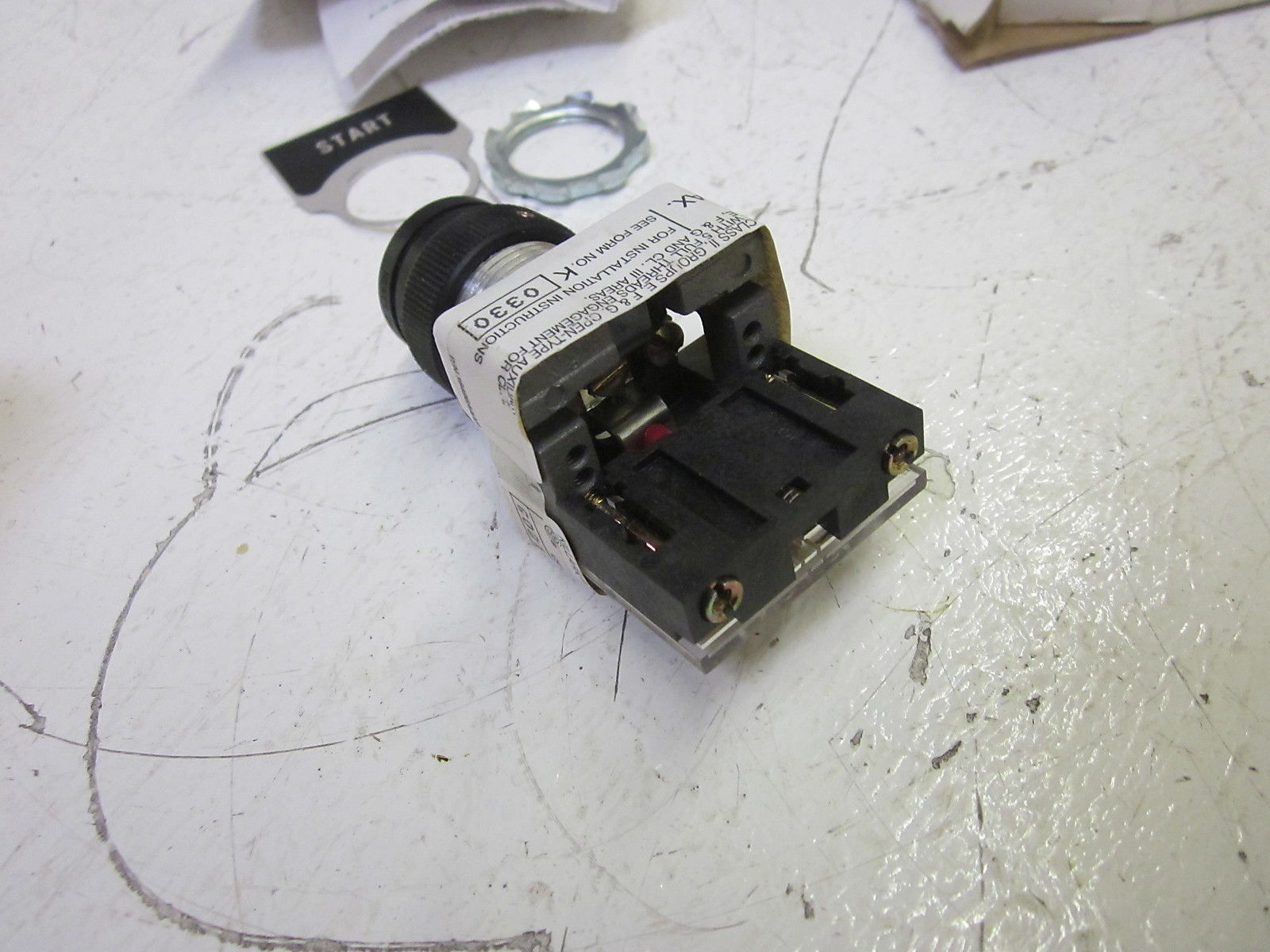 KILLARK/HUBBELL G021-RZ22B RED PUSHBUTTON NSMP