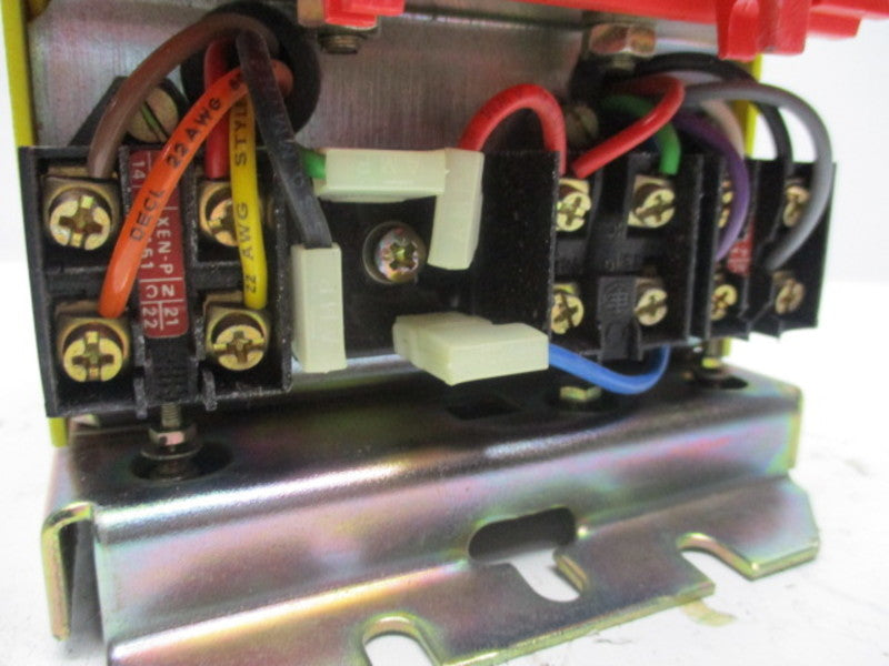 GEC VAC3AD160A VACUUM CONTACTOR (AS PICTURED)  UNMP