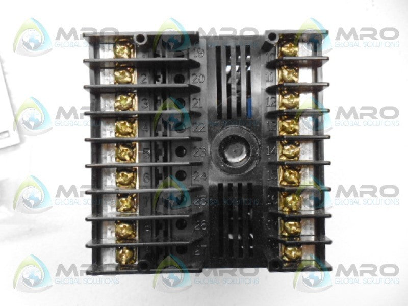 OMEGA CN2104-AR000 TEMPERATURE CONTROLLER NSMP