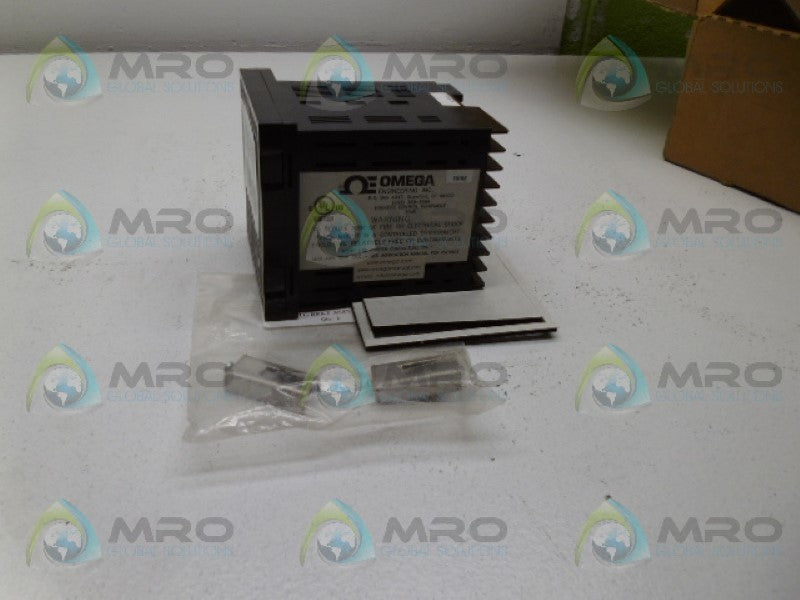 OMEGA CN2104-AR000 TEMPERATURE CONTROLLER NSMP