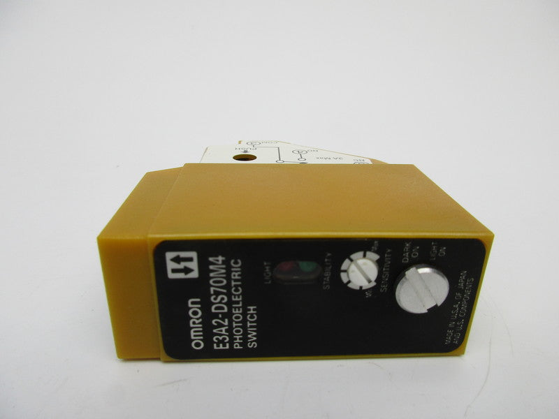 OMRON E3A2-DS70M4 24-240VAC NSMP