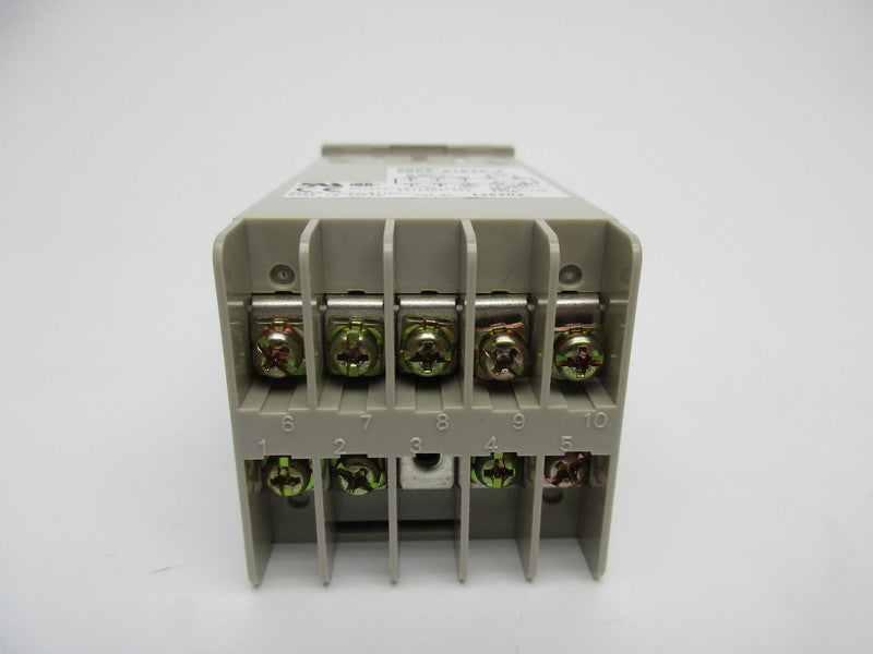 OMRON E5CS-R1KJX-F 100-240VAC 3A UNMP