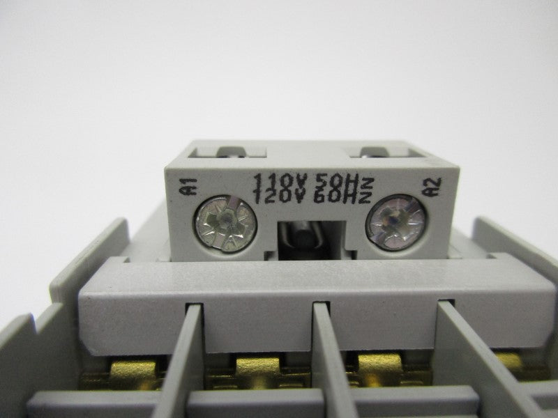 INDUSTRIAL SPARE PART 100-C09D400 SER. A 110/120V (BR/WH) NSMP