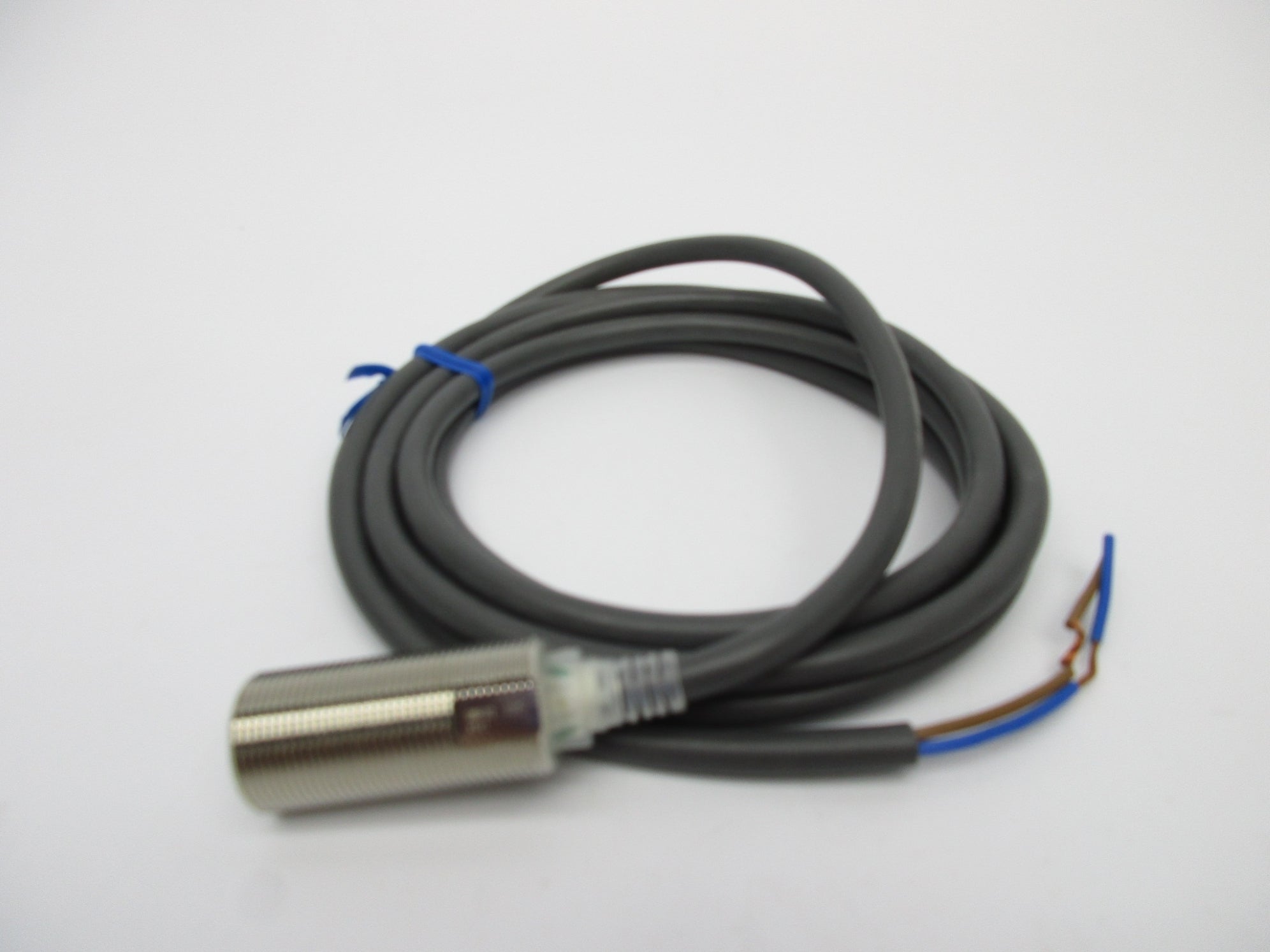 OMRON E2E-X5Y1 24-240VAC NSNP