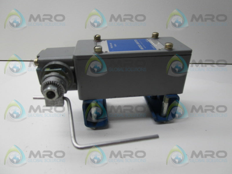 MICRO SWITCH 51ML72 (AS PICTURED)  UNMP