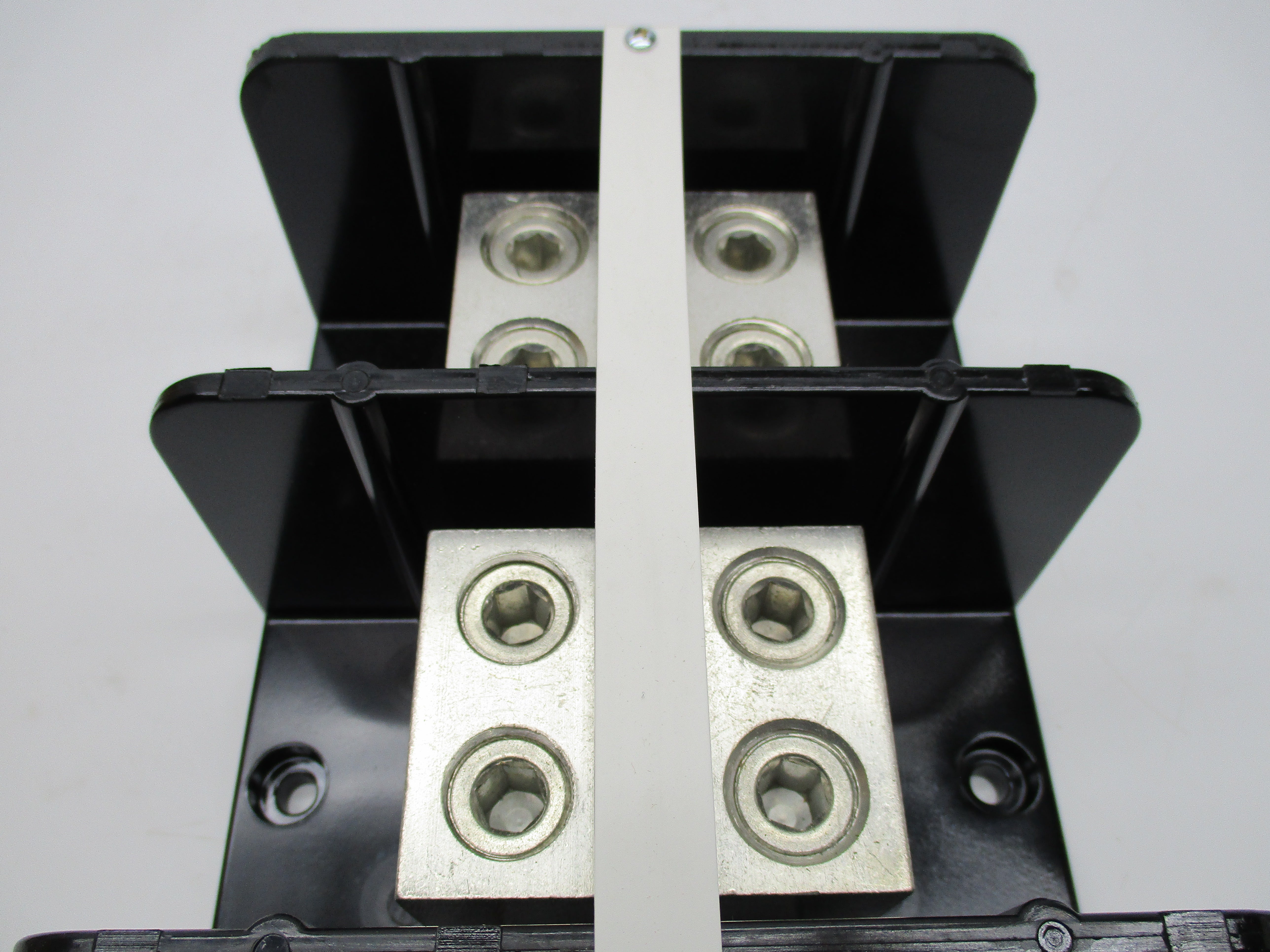 ALLEN BRADLEY 1492-PD3226 SER. B 600V 620A (BR/WH) NSMP