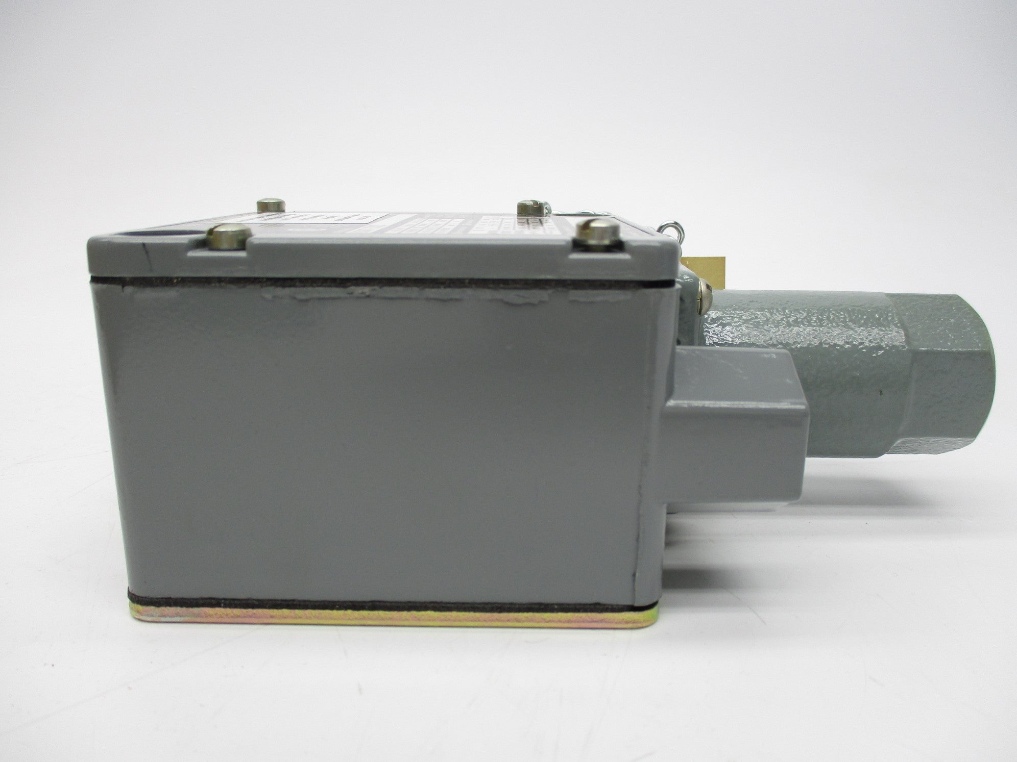 ALLEN BRADLEY 836T-T302J SER. A 120-600VAC 60A 200-3000PSI (BR/YL) NSMP