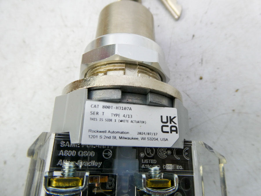 ALLEN BRADLEY 800T-H3107A SER. T (WH) NSMP