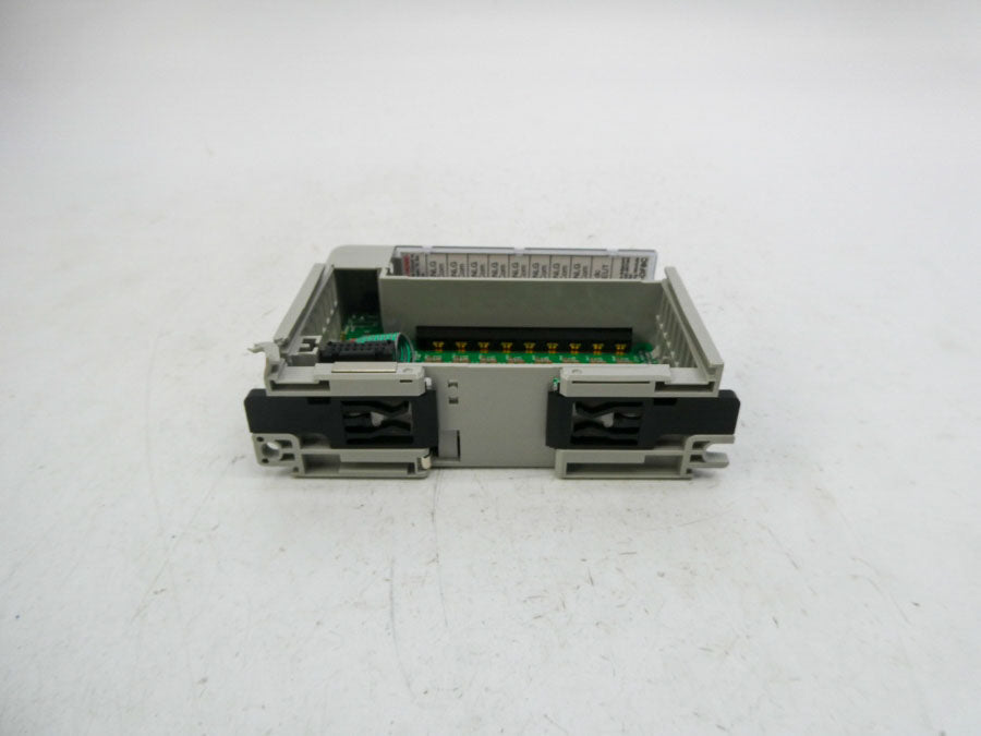 ALLEN BRADLEY 1769-OF8C SER. A F/W 2.1 24VDC NSNP