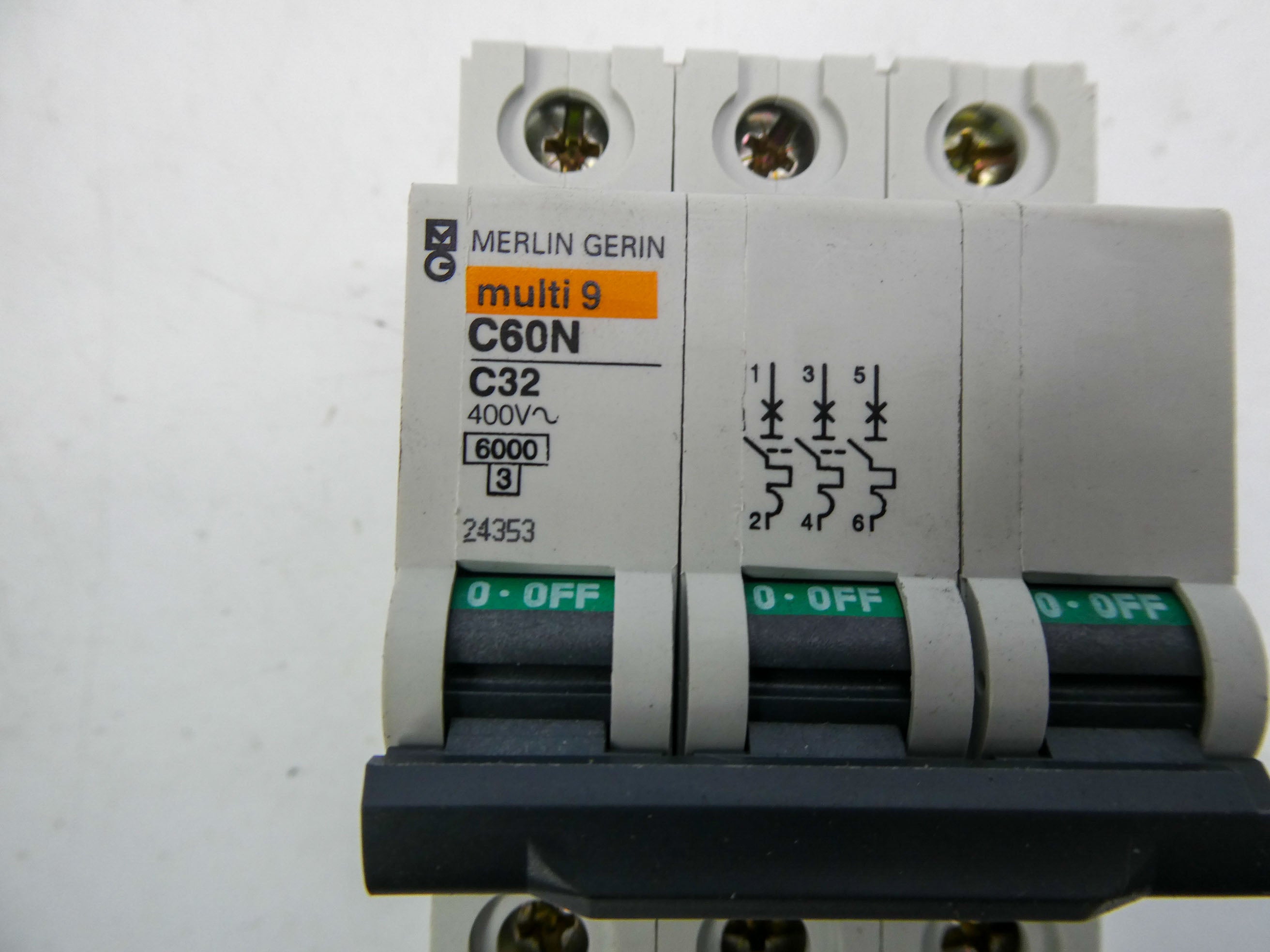 MERLIN GERIN 24353 400V 32A NSNP