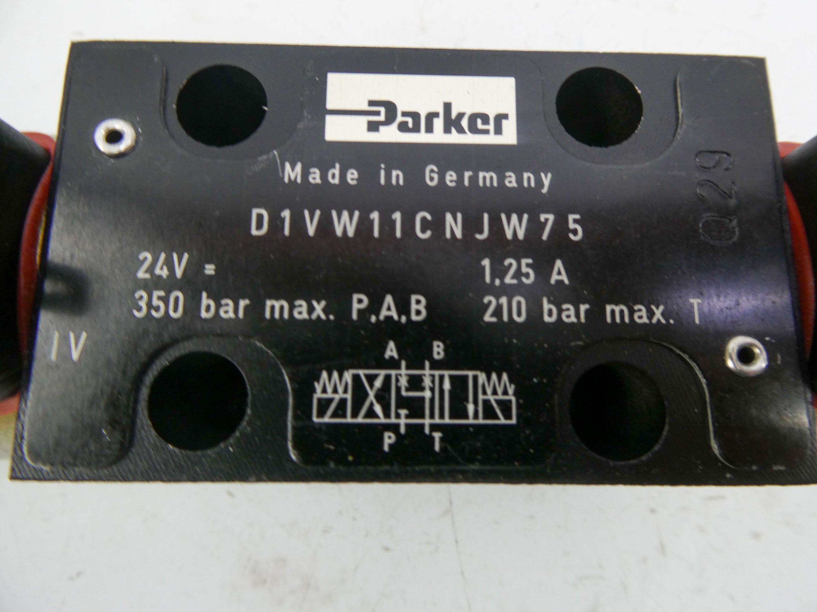 PARKER D1VW11CNJW75 24VDC 1.25A NSNP