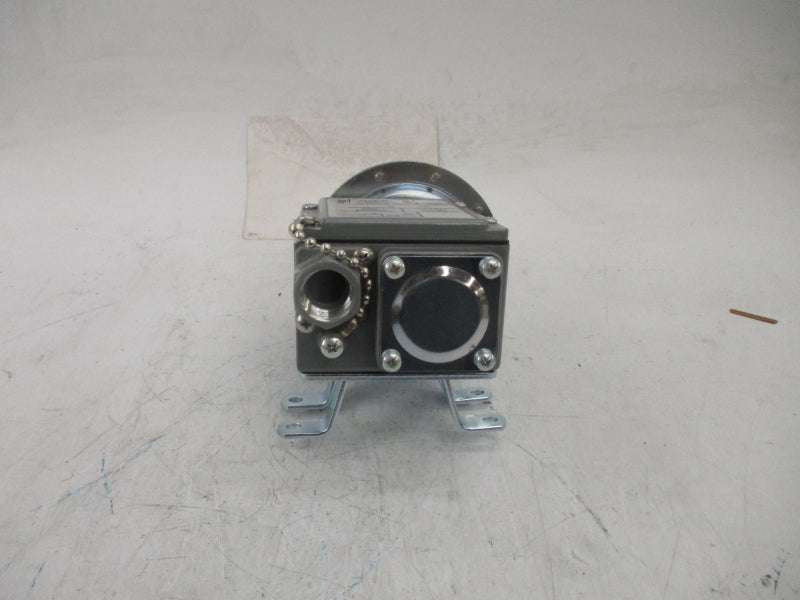 SQUARE D 9016GAW-21F SER. C 100PSI NSMP