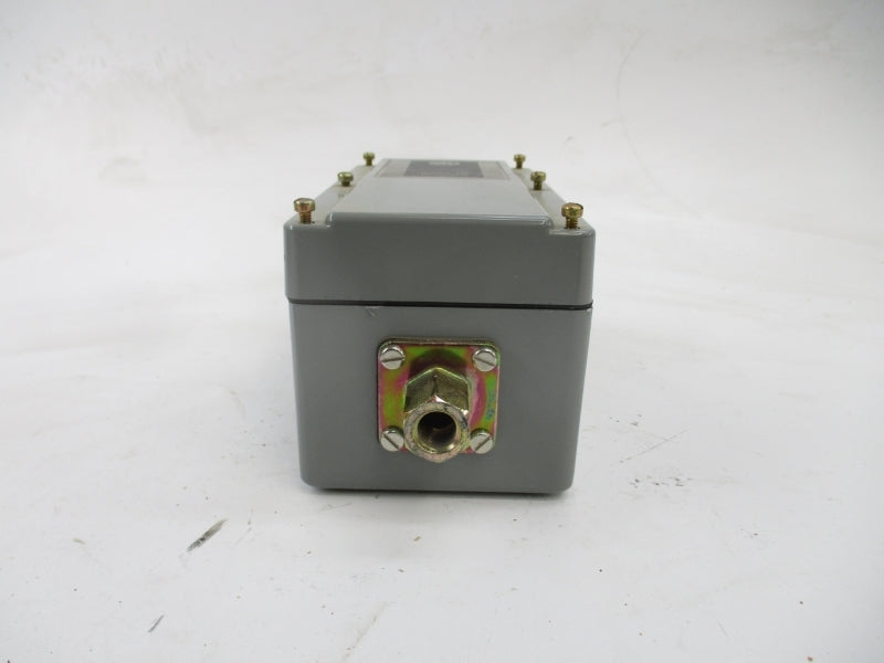 ALLEN BRADLEY 836-C3J SER. B 600V 0.8-30PSI (BR/WH) NSMP