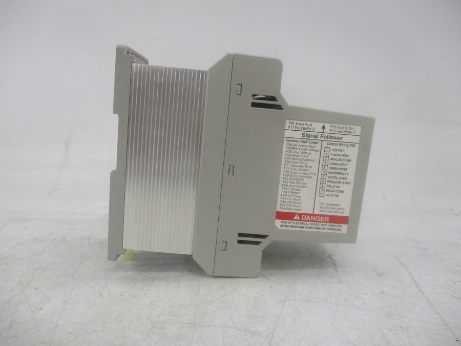 ALLEN BRADLEY 160-AA02NSF1 SER. C 200-240V 2.3A F/W 7.06 (BR/WH) NSMP
