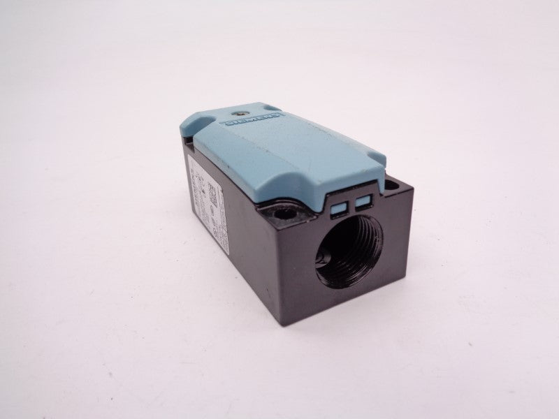 SIEMENS 3SE5112-0CC02 230VAC 3A NSNP