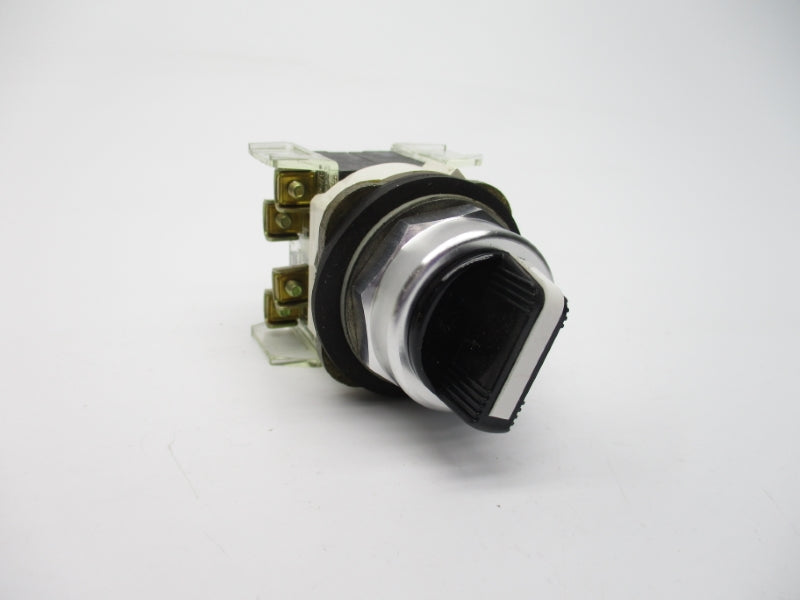 ALLEN BRADLEY 800T-N2KF4B SER. T (WH) NSMP