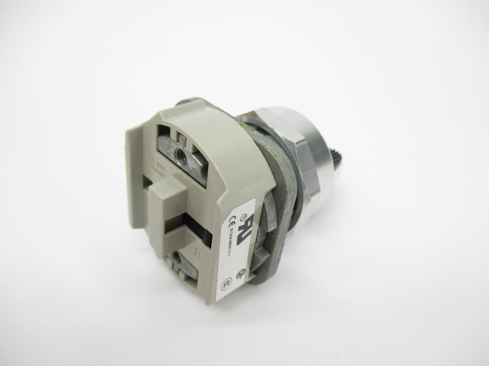 ALLEN BRADLEY 800T-J5KE7 SER. T (WH) NSMP