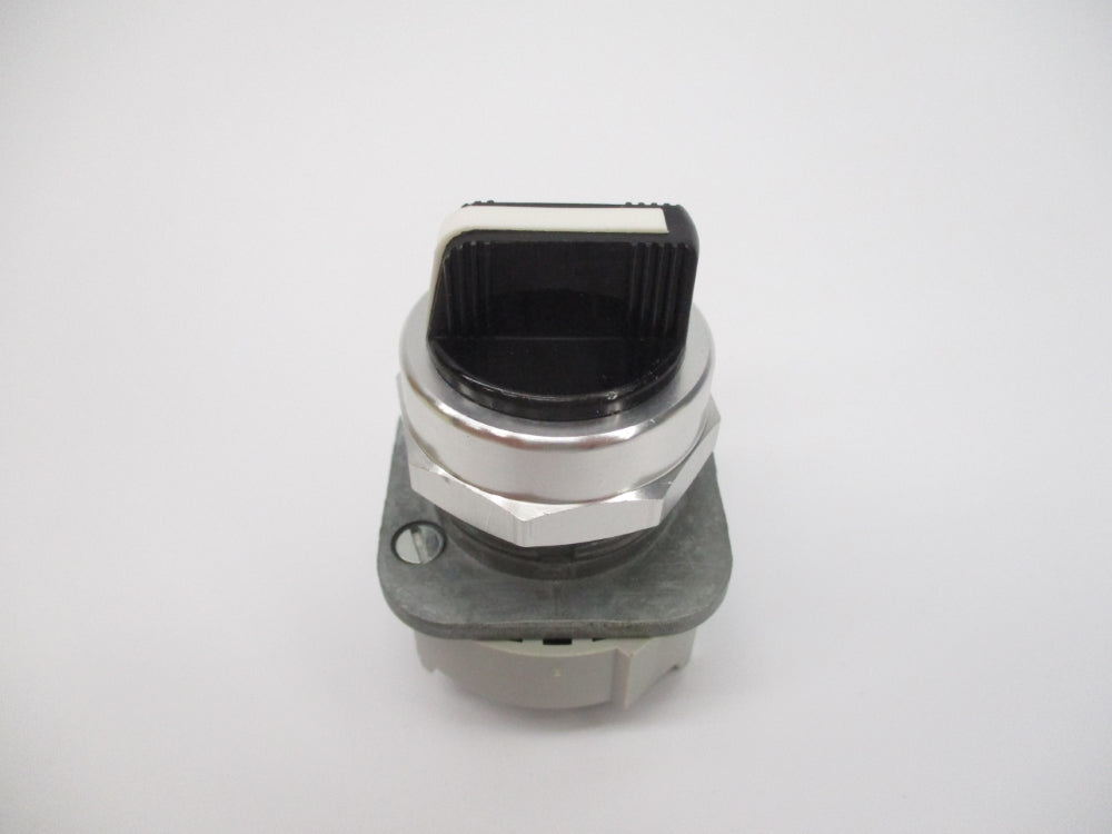 ALLEN BRADLEY 800T-J5KE7 SER. T (WH) NSMP