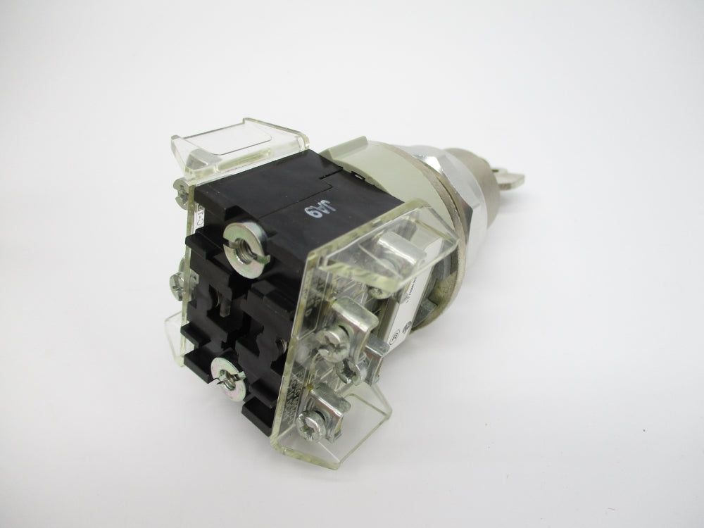 ALLEN BRADLEY 800T-N61KF4B SER. T (WH) NSMP