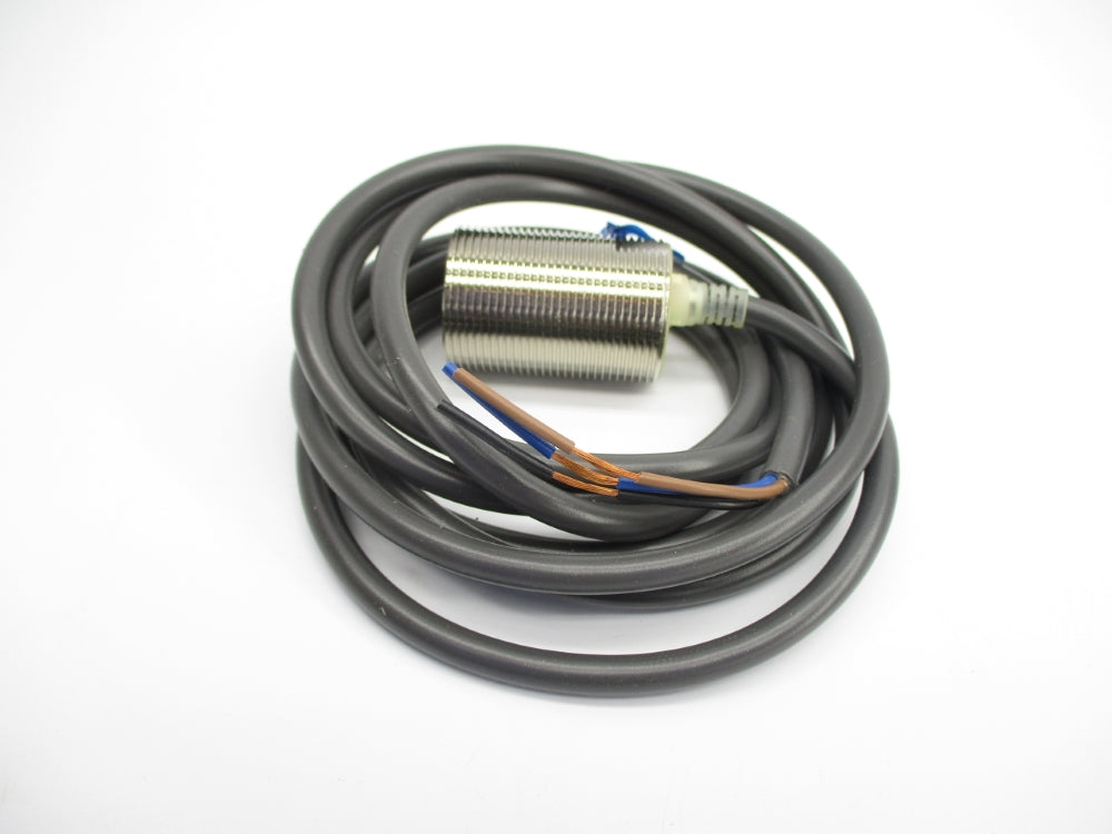 OMRON E2E-X10E1 12-24VDC 2M NSMP