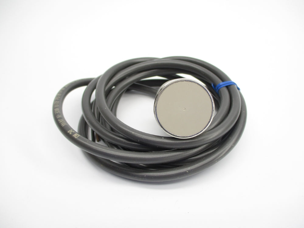 OMRON E2E-X10E1 12-24VDC 2M NSMP