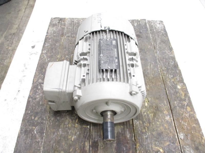 SIEMENS 1LE21211CB114AA3 208-230/460V 9.0/4.5A NSNP