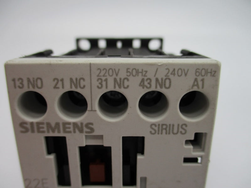 SIEMENS 3RH1122-1AP60 220/240V 10A NUPI