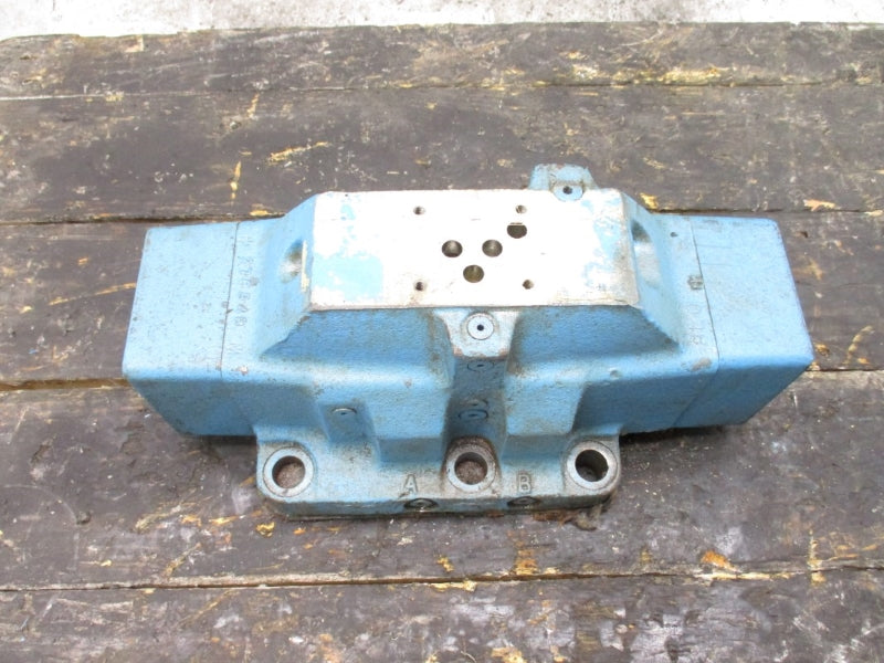 VICKERS DG5A41033CE53 594558 3000PSI UNMP