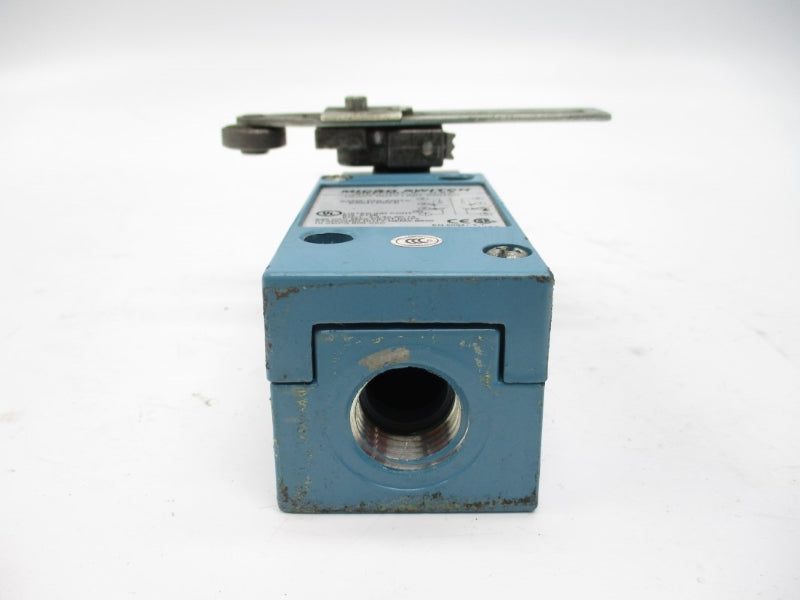 MICRO SWITCH LSYAB6B-2D 600VAC 10A (AS PICTURED) NSNP