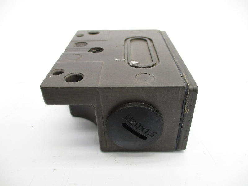EUCHNER SN02D12-502-MC1688 070090 230V 6A NSNP