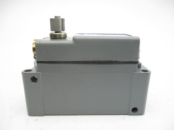 SQUARE D 9007AW16 SER. D 600VAC 8A NSNP