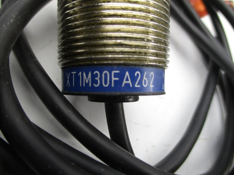 TELEMECANIQUE XT1M30FA262 24-240V UNMP