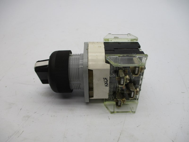 ALLEN BRADLEY 800H-NR3KG4 SER. E UNMP