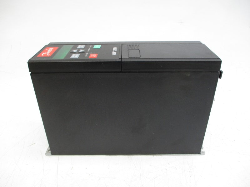 DANFOSS 178B2110 VLT2822PT4B20STR1DBF12A00C0 380-480V 4.7A NSNP