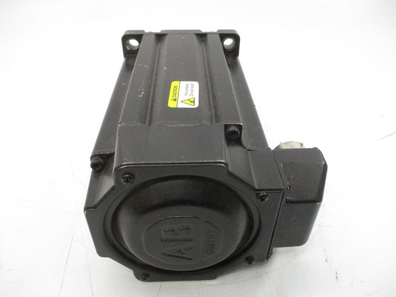 ALLEN BRADLEY MPL-B4540F-MJ22AA SER. A 460VAC 9.1A UNMP