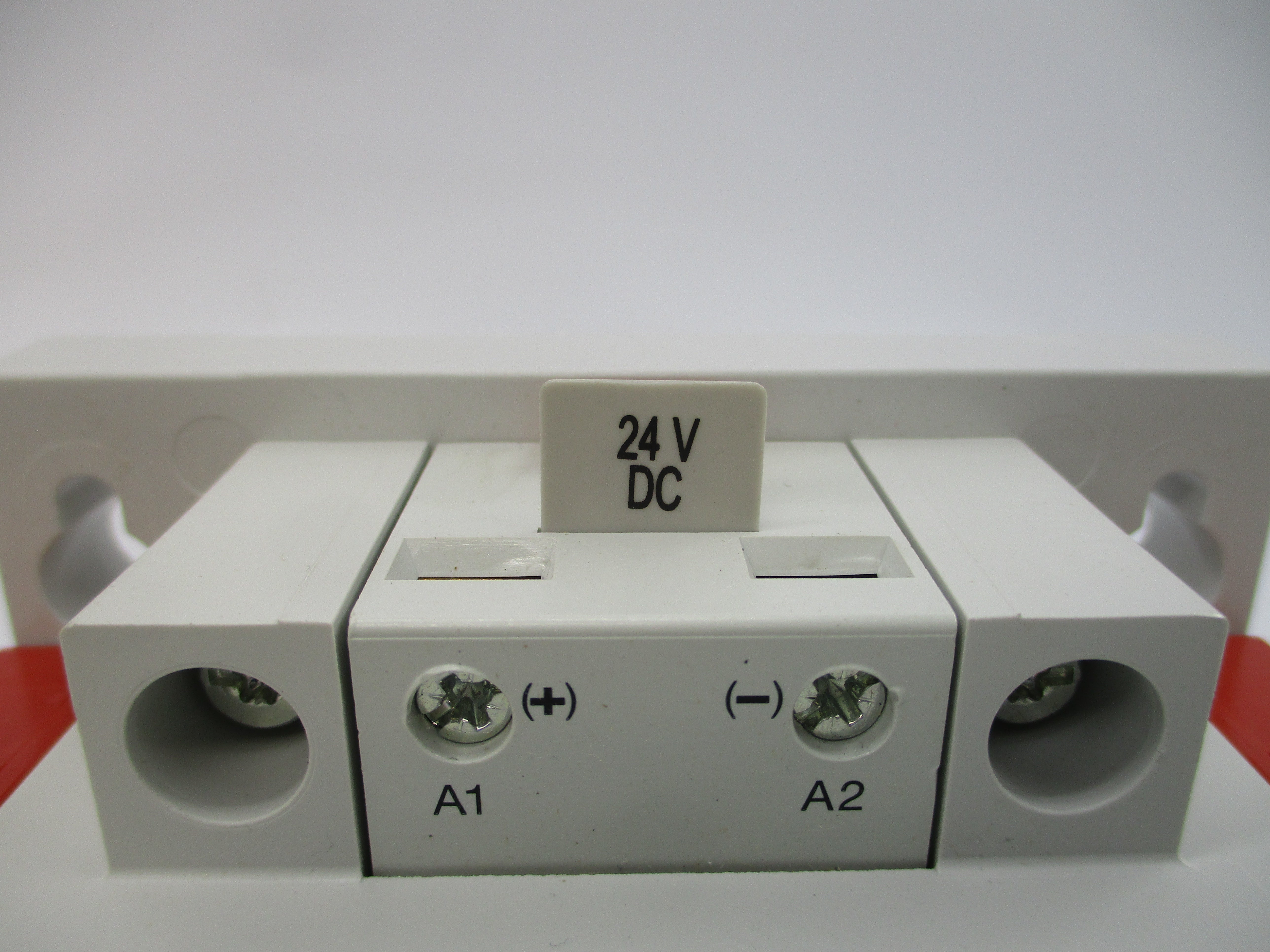 ALLEN BRADLEY 100S-D140EZJ22C SER. B 24VDC 250A (BR/WH) NSMP