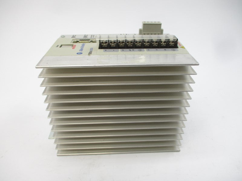 ALLEN BRADLEY 2098-DSD-010X-DN SER. B F/W V1.32 120/240VAC 9A UNMP