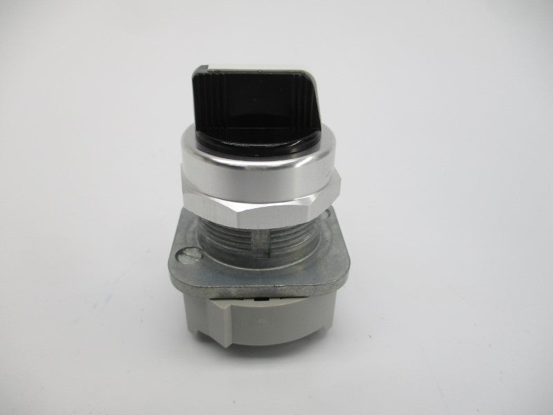 ALLEN BRADLEY 800T-J4KE7 SER. U (WH) NSMP