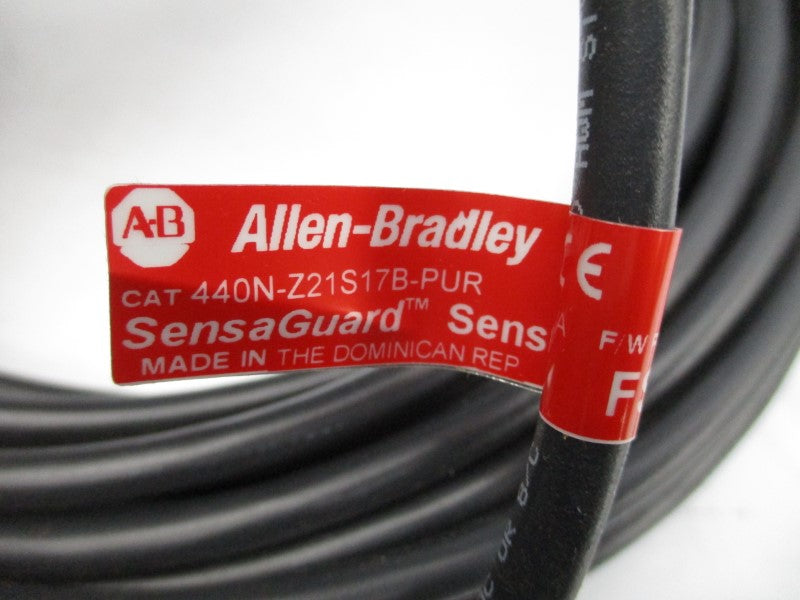 ALLEN BRADLEY 440N-Z21S17B-PUR SER. A F/W D 24VDC (BR/WH) NSMP