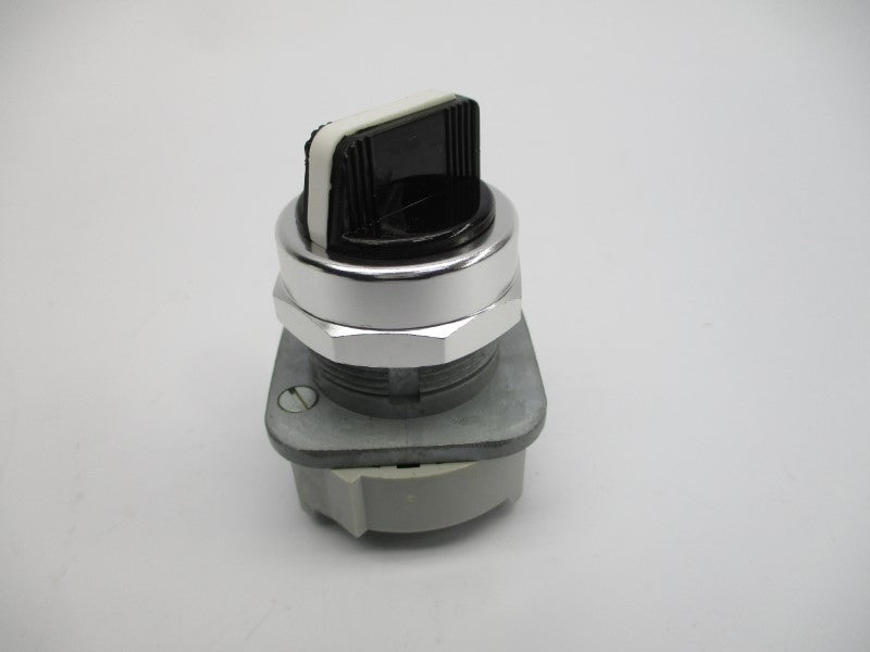 ALLEN BRADLEY 800T-J2KC7 SER. U (WH) NSMP
