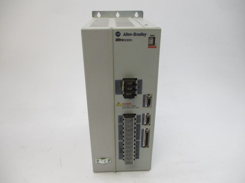 ALLEN BRADLEY 2098-DSD-HV030X SER. B F/W V1.52 230/460VAC 4A (BR/WH) NSMP