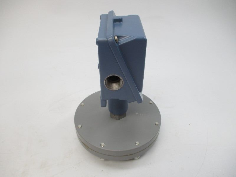 UNITED ELECTRIC CONTROLS H100-523 480VAC 15A 400PSI NSMP