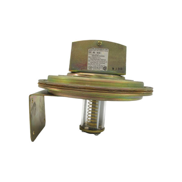 DWYER 1638-5 480VAC 15A 10PSI (AS PICTURED) UNMP