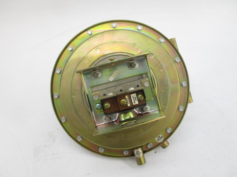 DWYER 1638-5 480VAC 15A 10PSI (AS PICTURED) UNMP