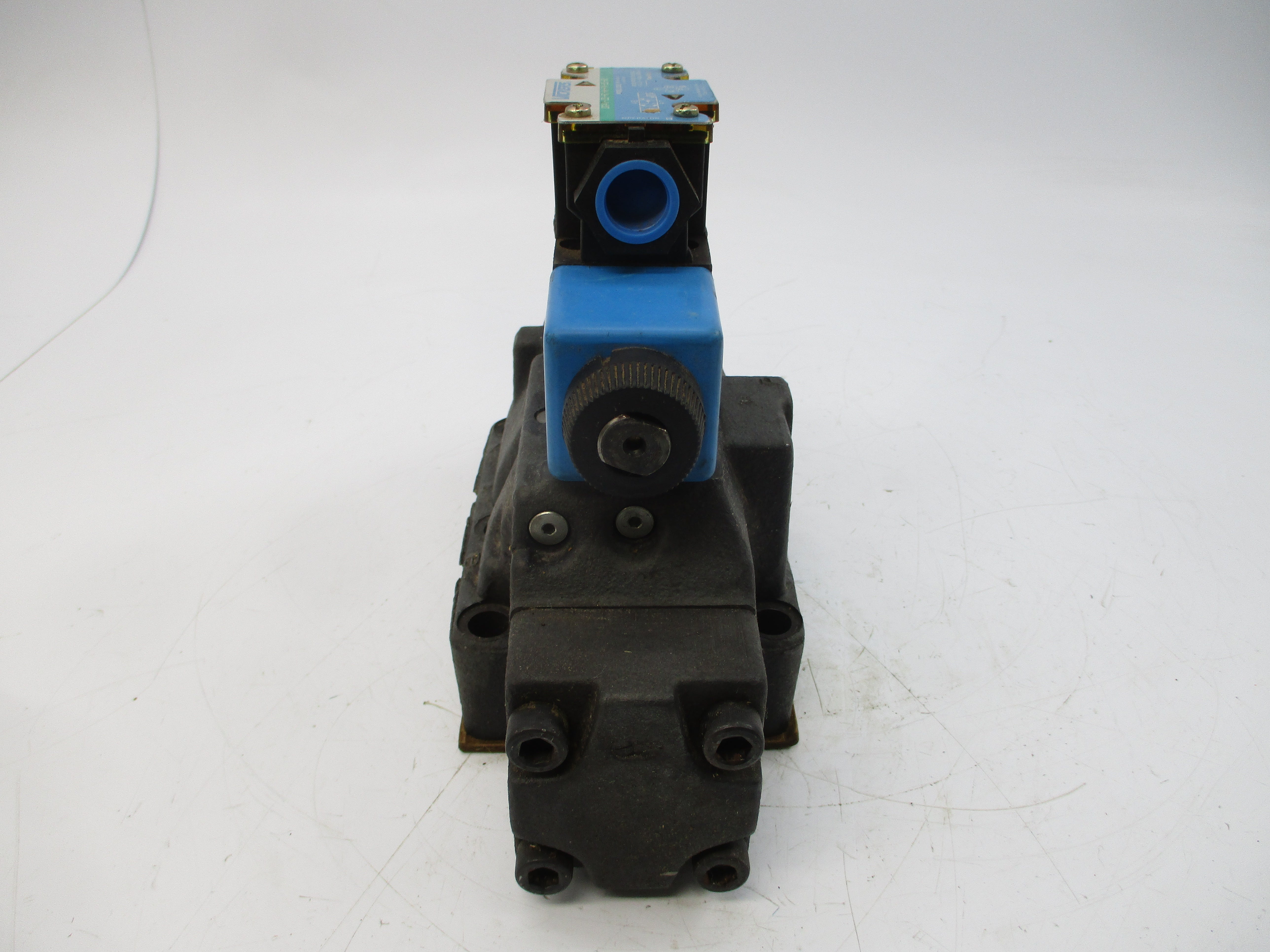 VICKERS DG5V-8-S-2C-M-FW-B-10 02-329124 110/120V .48/.46A 5000PSI UNMP