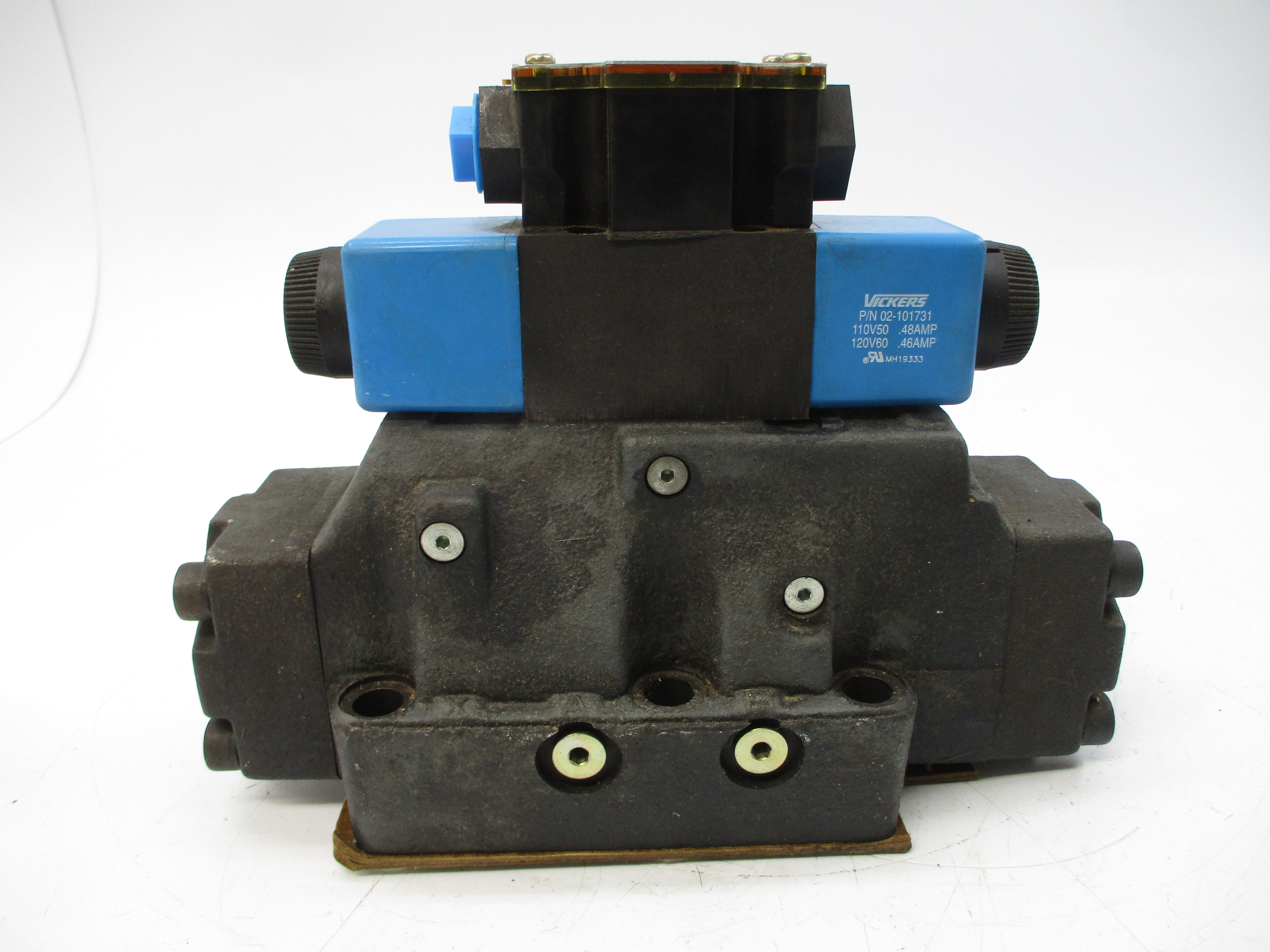 VICKERS DG5V-8-S-2C-M-FW-B-10 02-329124 110/120V .48/.46A 5000PSI UNMP