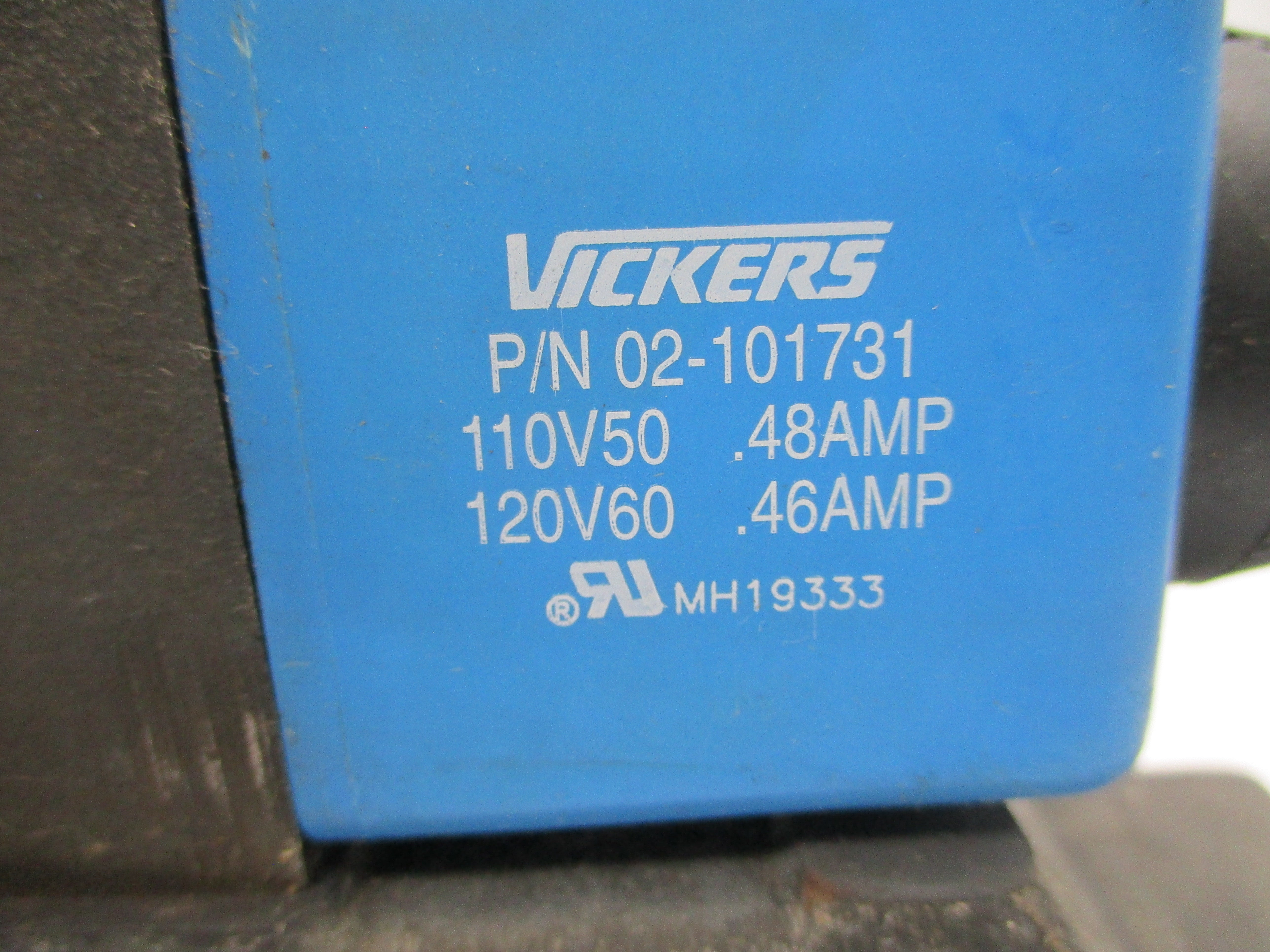 VICKERS DG5V-8-S-2C-M-FW-B-10 02-329124 110/120V .48/.46A 5000PSI UNMP