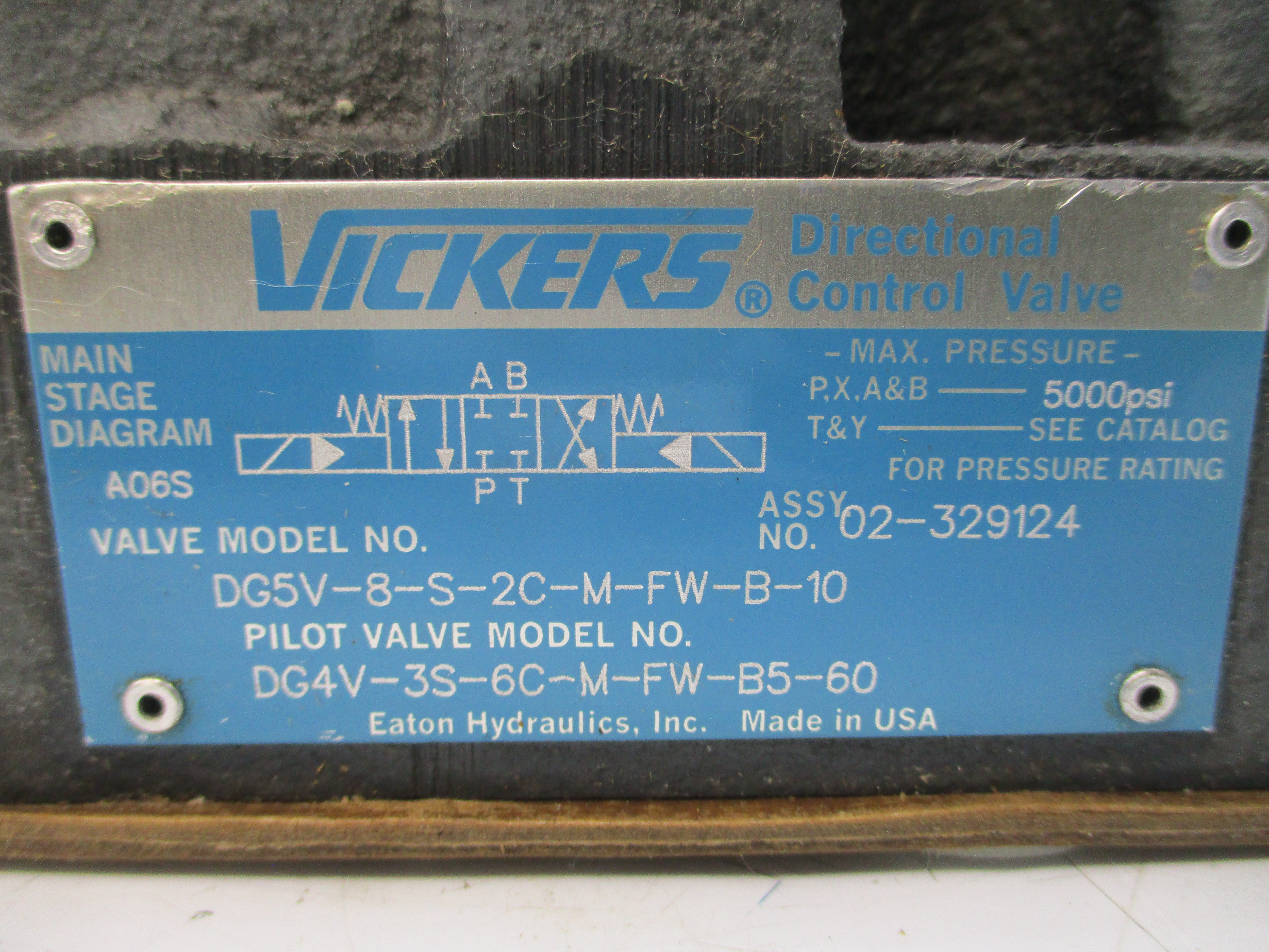 VICKERS DG5V-8-S-2C-M-FW-B-10 02-329124 110/120V .48/.46A 5000PSI UNMP