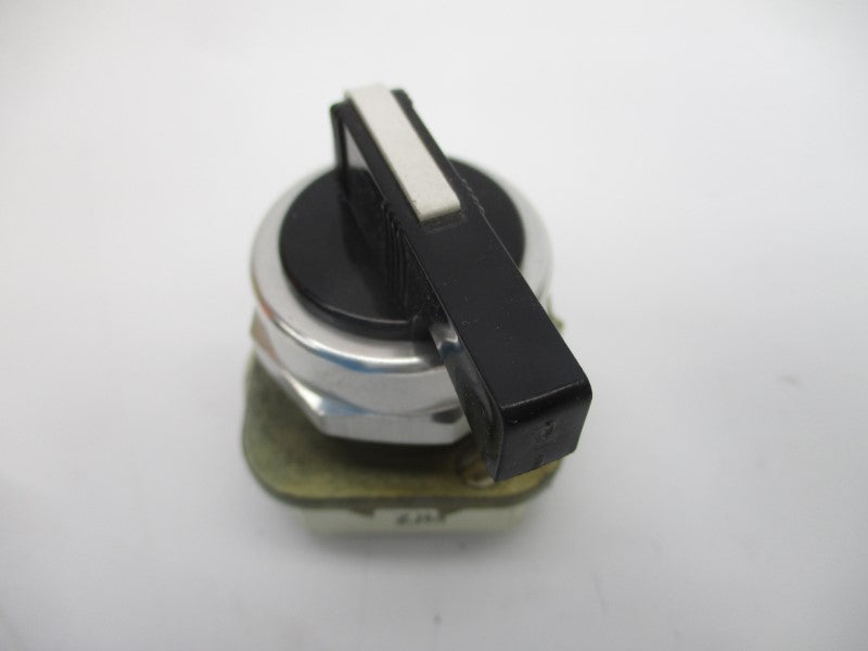 ALLEN BRADLEY 800T-N2KF4 SER. N UNMP